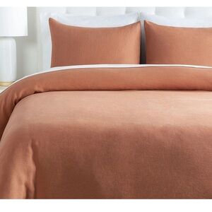 NWT! Surya: Dawson Burnt Orange
King Duvet Set With Two
Standard Shams